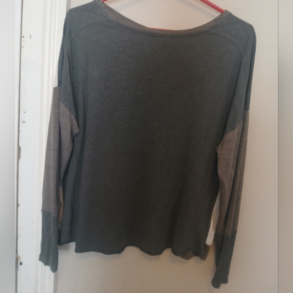 Zara Long Sleeve Graphic Tee in White and Gray with Blue Accents - Picture 2 of 3